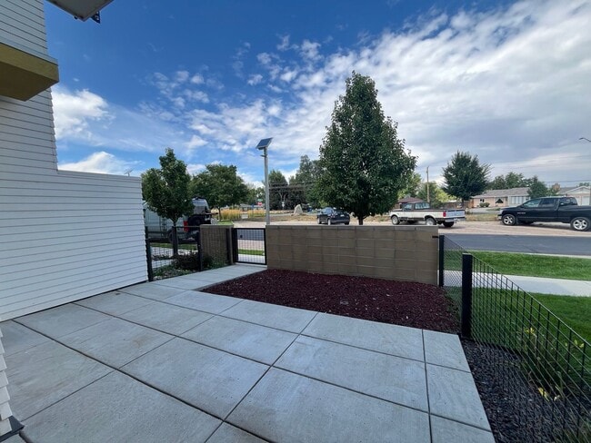 Building Photo - Beautiful Modern Townhouse in North Fort C...