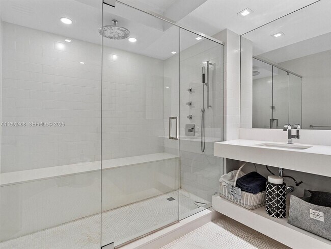 Building Photo - 4000 Island Blvd