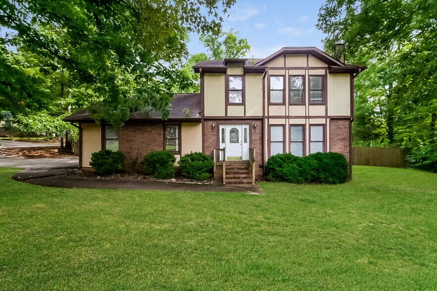 Primary Photo - 2015 Lullwater Cir