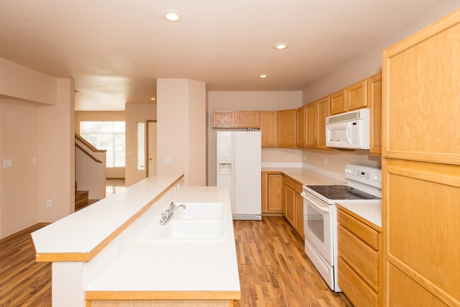 Building Photo - 4 Bedroom 2.5 Bath Home in Puyallup