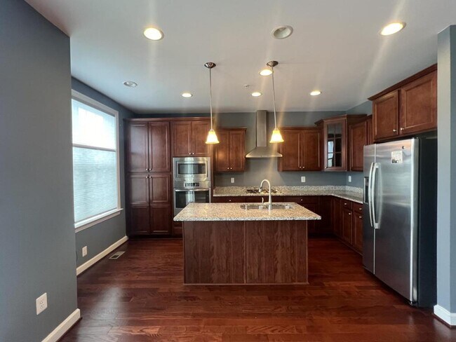 Building Photo - 2101 St Josephs Dr