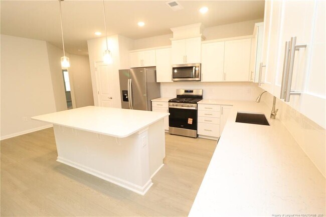 Building Photo - 756 Ben Ledi Ct