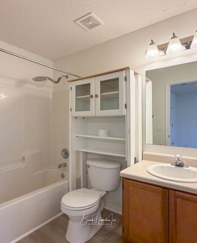 Building Photo - 501 Ashwood Ln