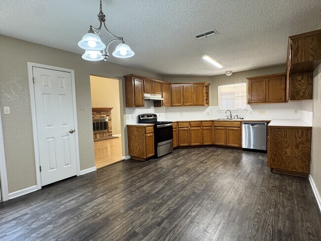 Building Photo - 2141 Redwing Way