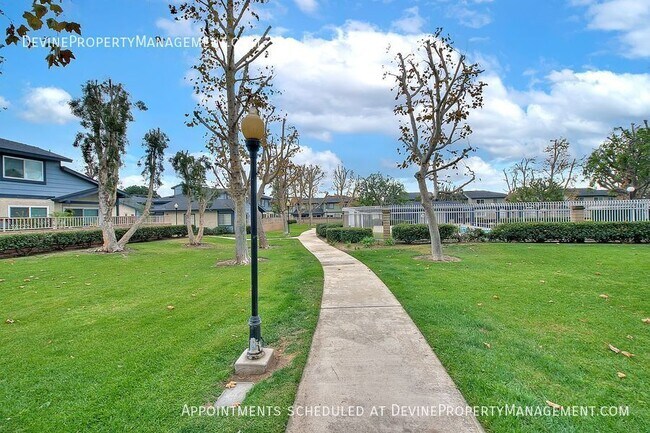 Building Photo - 902 California Privado