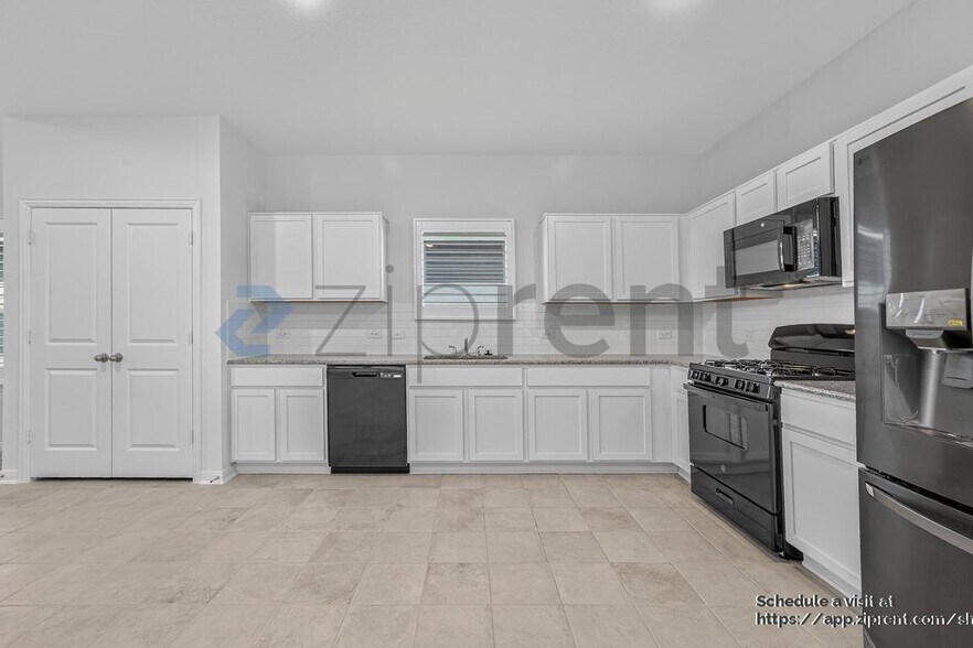 Building Photo - 8303 Kettles Rdg