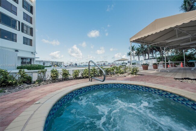 Building Photo - 3505 S Ocean Dr