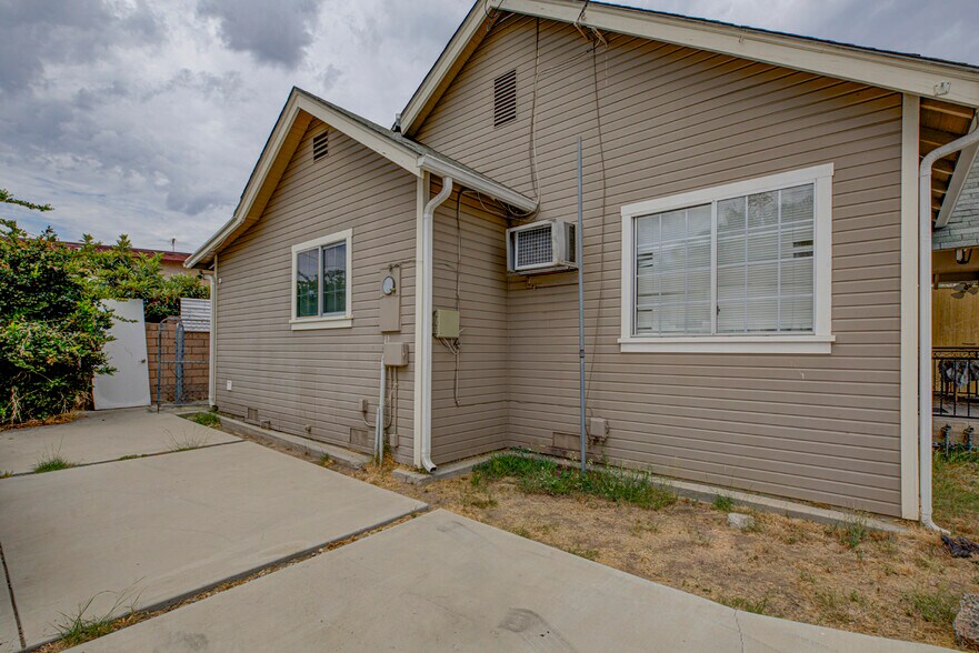Building Photo - 10733 Louise Ave