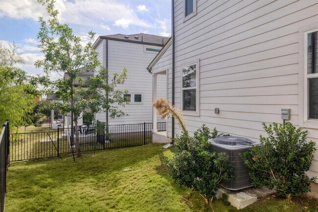 Building Photo - 7607 Eckington St