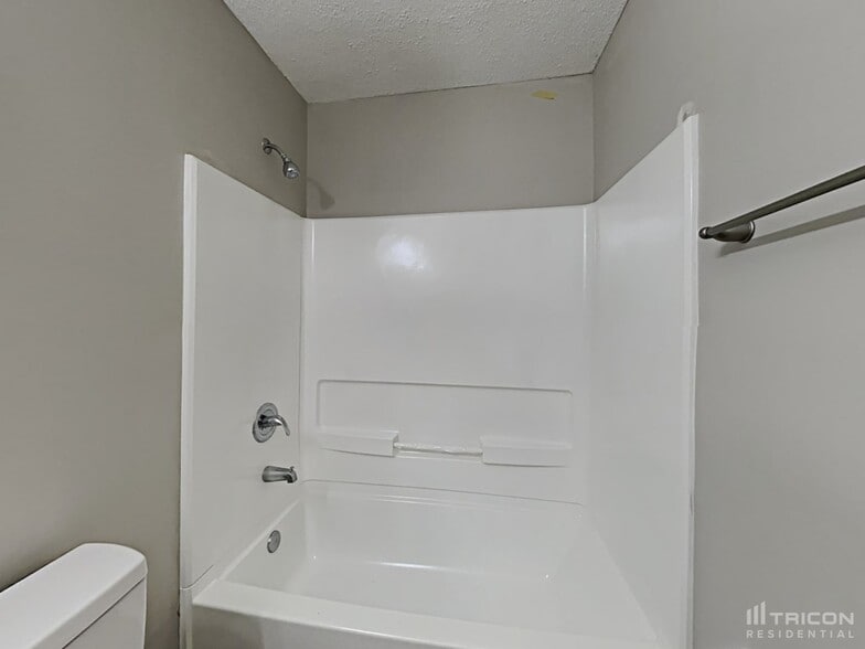 Building Photo - 5203 Grass Ridge Dr