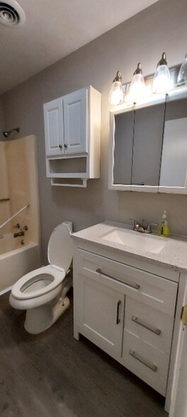 Building Photo - 209 Hazel Dr