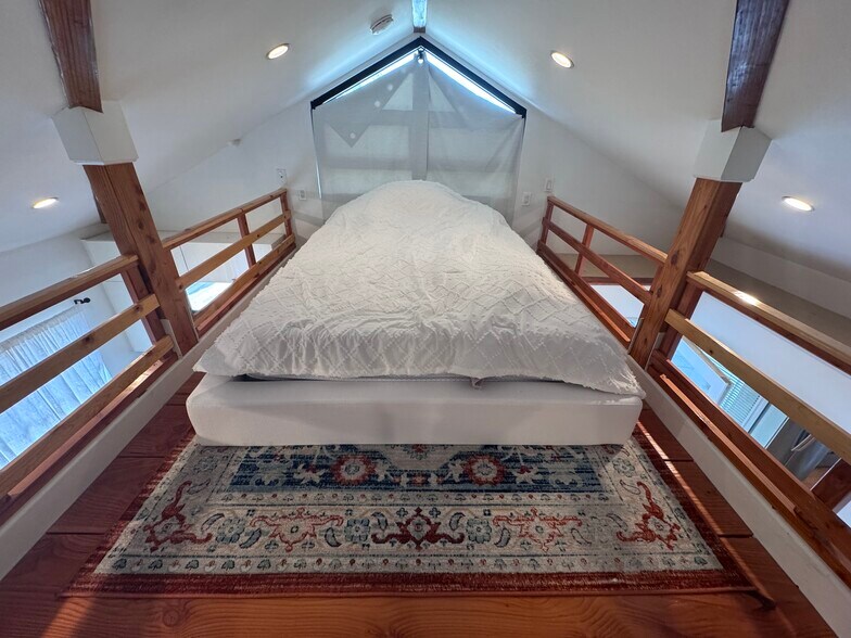 Building Photo - 2118 Kew Dr