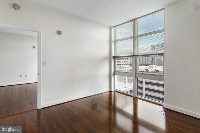 Building Photo - 157 Fleet St