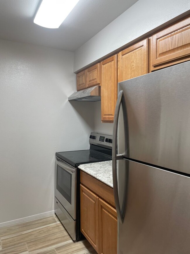 Building Photo - New remodeled townhome!