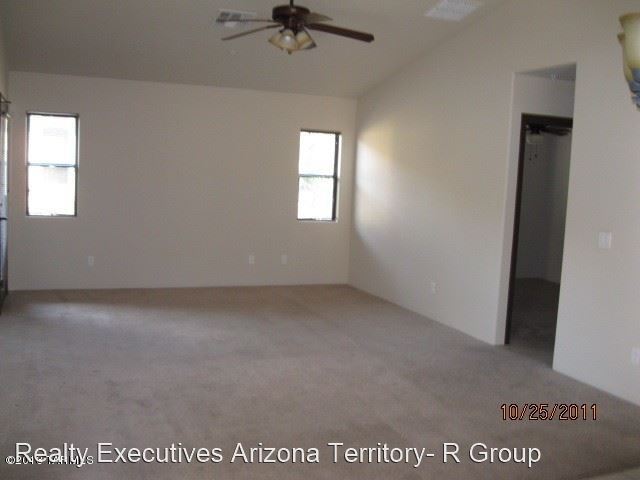 Building Photo - 2515 S Pantano Pkwy
