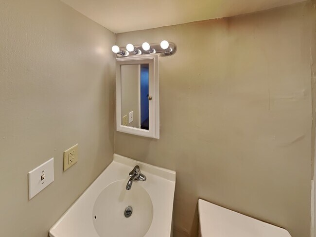 Building Photo - 31 Chittenden Ave