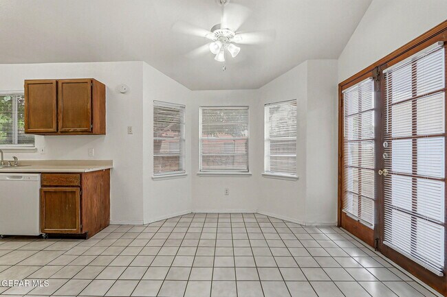 Building Photo - 10902 Yogi Berra Cir