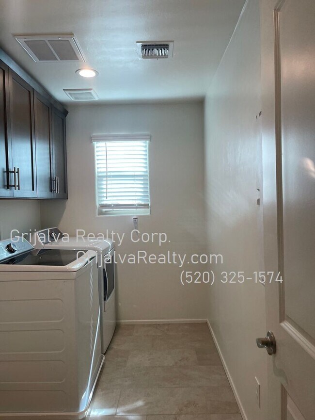 Building Photo - 4 Bed, 3 Bath House + Den + Loft in Gladden Farms * MOVE-IN SPECIAL* (Moore Rd/Tangerine Farms)