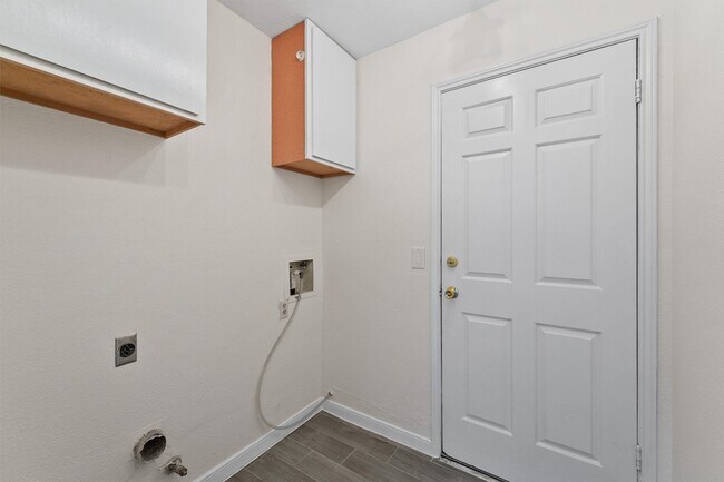 Building Photo - 417 W Hillary Cir