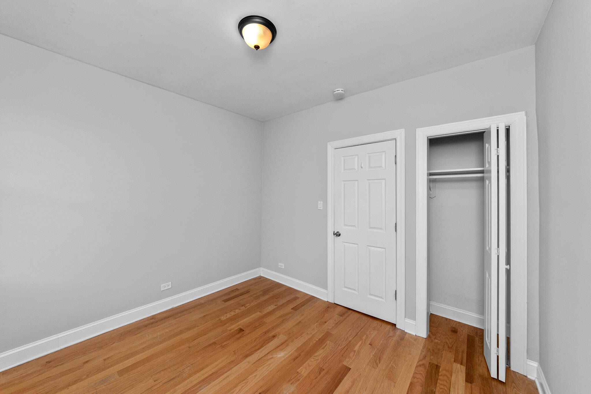 Building Photo - 3726 N Pine Grove Ave