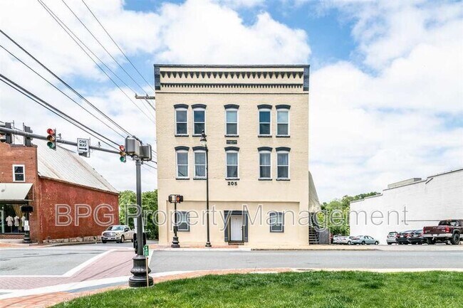 Building Photo - 20 W Wolfe St