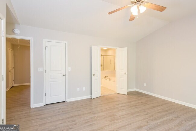Building Photo - 121 Townview Dr