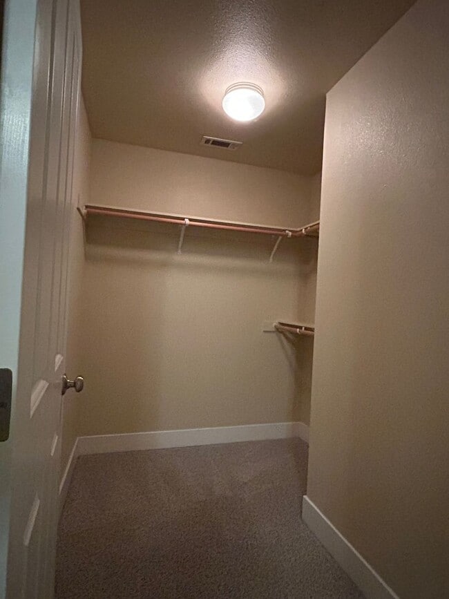 Building Photo - 2610 E 20th St