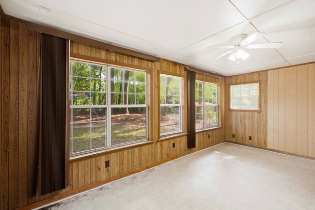 Building Photo - 1860 Piper Dr
