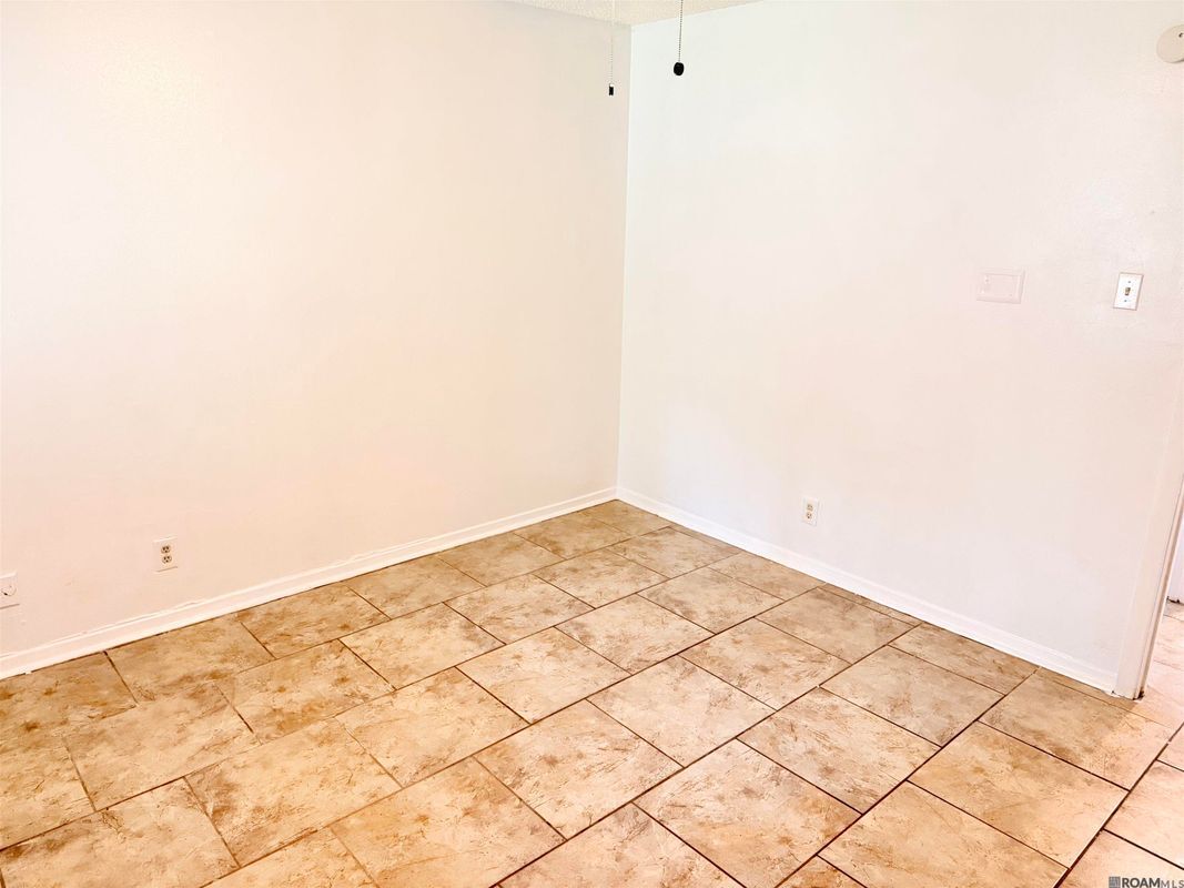 Building Photo - 3484 Cedarcrest Ave