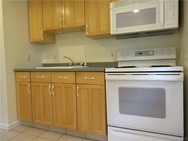 Building Photo - 129 Charles Colman Blvd