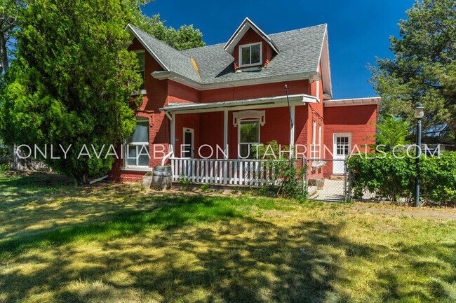 Primary Photo - 10470 S Columbine Cir