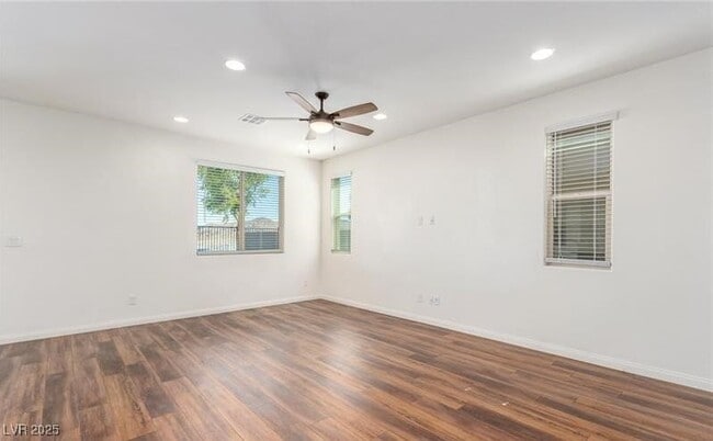 Building Photo - 12556 Skylight View St