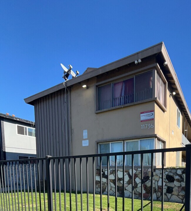 Building Photo - 11736 S Vermont Ave.