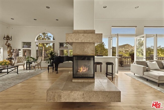 Building Photo - 3780 1/2 Multiview Dr