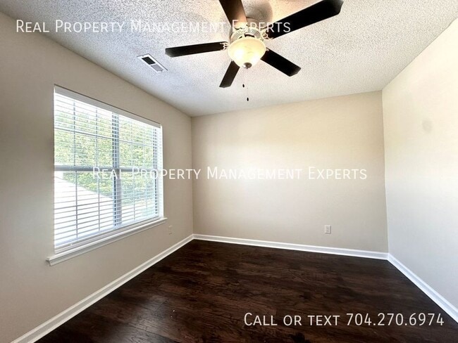 Building Photo - 7915 Vermilion Dr