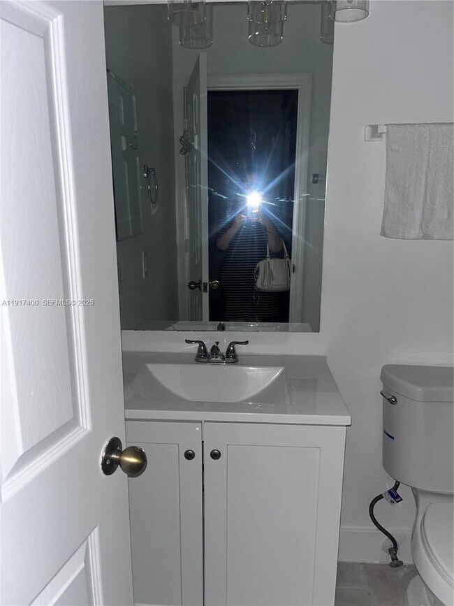 Building Photo - 3355 NE 13th Cir Dr