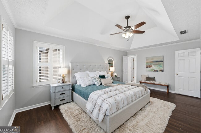 Building Photo - 4229 N Mountain Rd NE