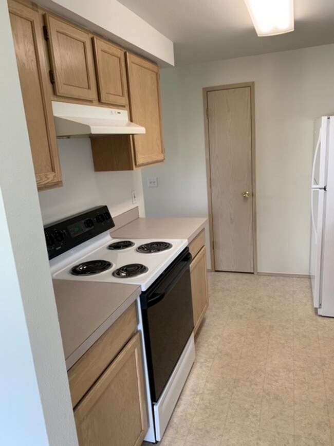 Building Photo - 321-R Street SE