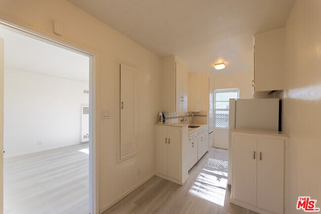 Building Photo - 1940 S Robertson Blvd