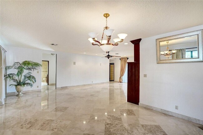 Building Photo - 612 Hibiscus Dr