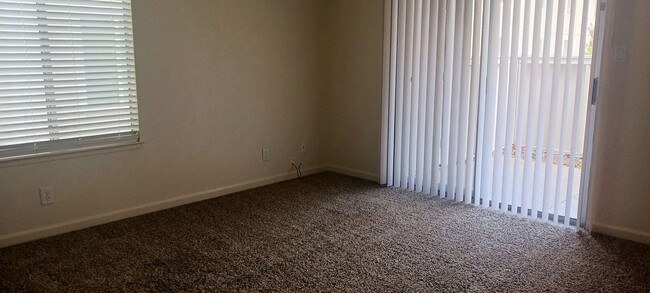 Building Photo - 2bd/1ba Cute Downstairs unit Carson Park C...