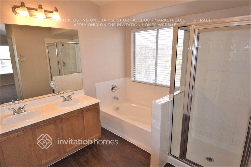 Building Photo - 9901 Rose Charmont St