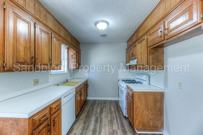 Building Photo - For Lease | Sand Springs | Available Now!