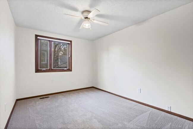 Building Photo - 2264 Danielle Ct