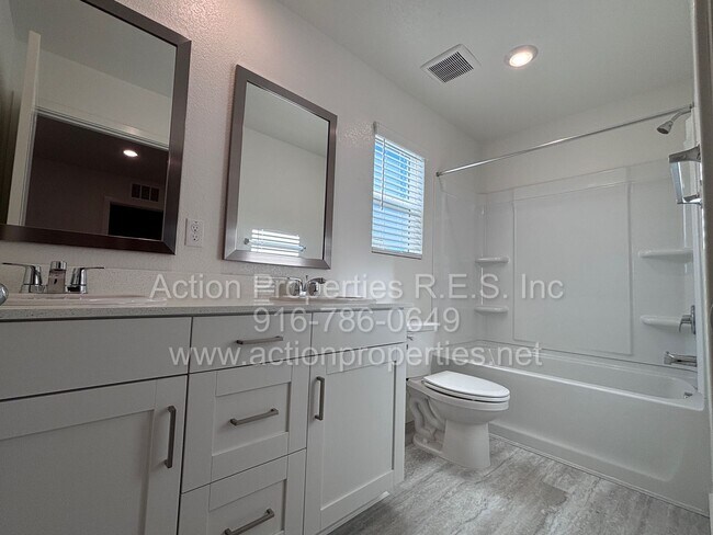 Building Photo - New Home: Amoruso Ranch Roseville:Solar DR Horton 4 Bedroom 2.5 Bath, Open Floor Plan,