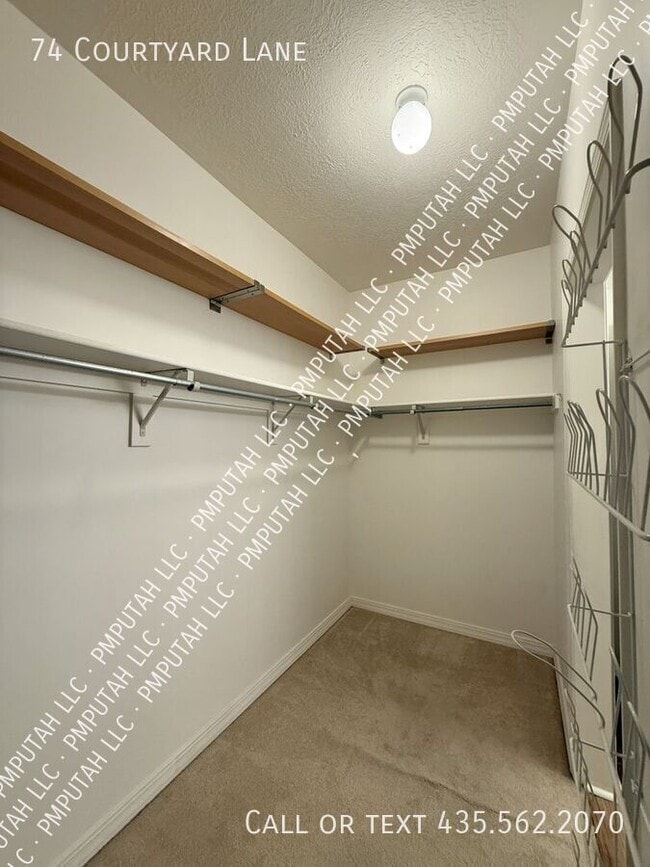 Building Photo - 74 Courtyard Ln E