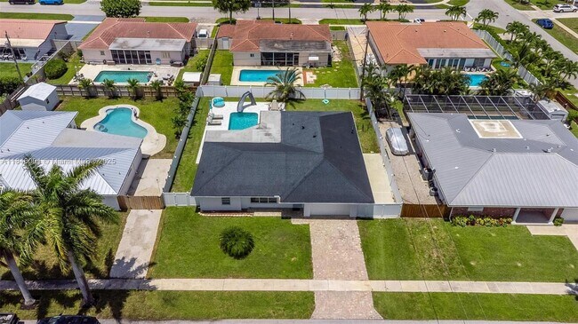 Building Photo - 669 NW 15th Ave