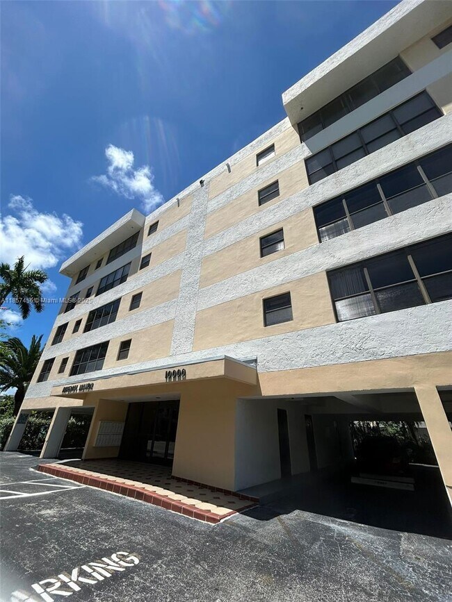 Building Photo - 10000 Bay Harbor Terrace