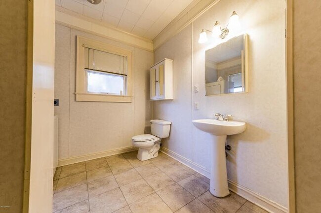 Building Photo - UL Duplex