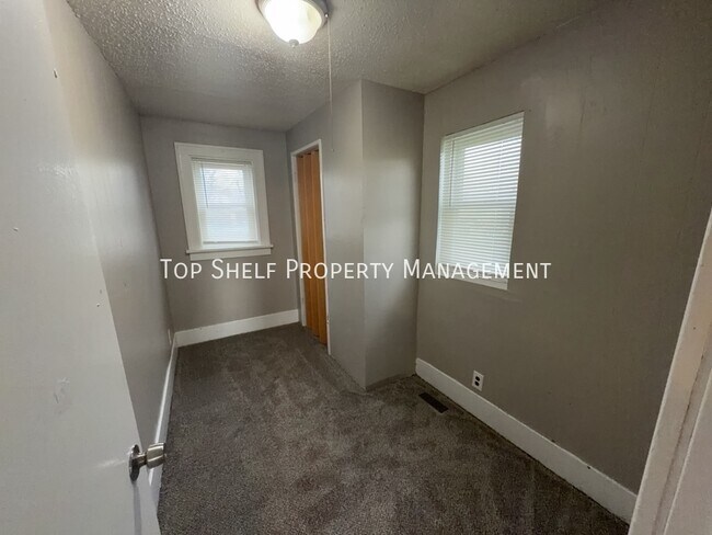 Building Photo - 1713 Lyon St